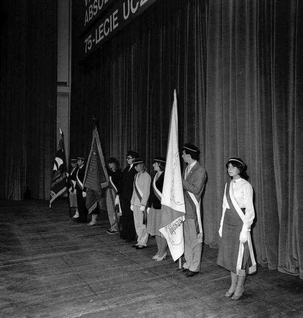 VII Zjazd Absolwentów, Sala Kongresowa, 1981 rok, poczty sztandarowe