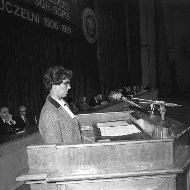 VII Zjazd Absolwentów, 1981 rok, przemawia prof. Irena Kostrowicka