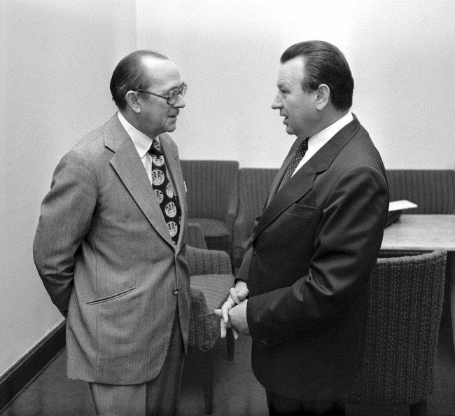 VII Zjazd Absolwentów, 1981 rok, od lewej prof. Wiesław Sadowski – rektor SGPiS w latach 1965-1978 i rektor prof. Stanisław Nowacki