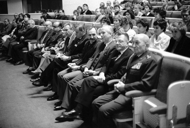 VIII Zjazd Absolwentów, 1986 rok, od prawej płk Karol Paszkiewicz, rektor prof. Zygmunt Bosiakowski, prof. Klemens Białecki