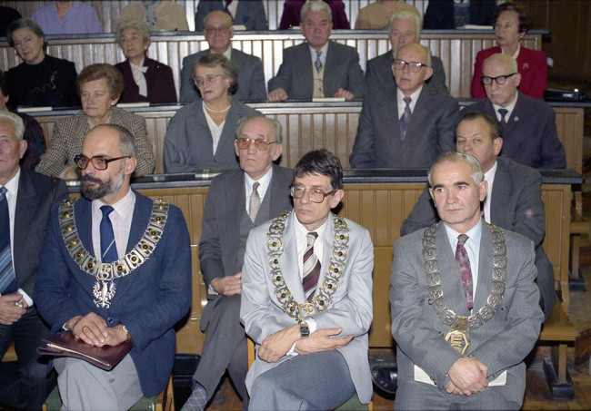 Zjazd Absolwentów Miejskiej Szkoły Handlowej, 1991 rok. Na zdjęciu: prof. Marek Rocki, prof. Wojciech Roszkowski, prof. Janusz Kaliński