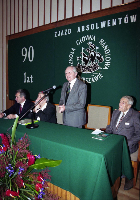 Zjazd Absolwentów, 23 listopada 1996 roku. Na zdjęciu: prof. Bogdan Grzeloński, rektor prof. Janina Jóźwiak, prof. Jan Drewnowski – doktor honoris causa SGH, Jerzy Kozłowski – przewodniczący Stowarzyszenia Wychowanków SGH