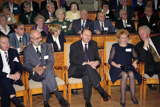 Zjazd Absolwentów, 23 listopada 1996 roku. Na zdjęciu: prof. Zbigniew Dworzecki, prof. Marek Rocki, prof. Adam Noga, prof. Urszula Ornarowicz, prof. Bogusław Liberadzki