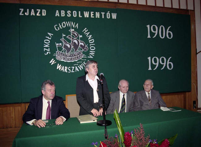 Zjazd Absolwentów, 23 listopada 1996 roku. Na zdjęciu: prof. Bogdan Grzeloński, rektor SGH prof. Janina Jóźwiak, prof. Jan Drewnowski doktor honoris causa SGH, Jerzy Kozłowski – przewodniczący Stowarzyszenia Wychowanków SGH