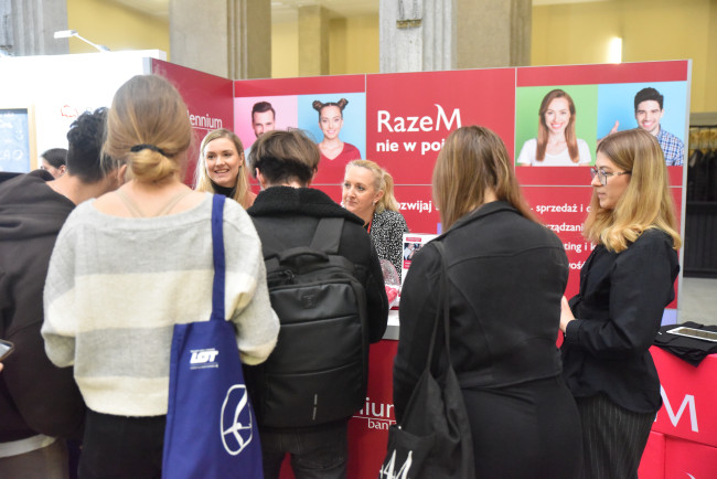 Stoisko Banku Millenium podczas Studenckich Targów Pracy 2024