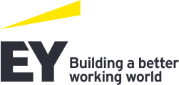 Czarne litery EY nad którymi znajduje się podłużny, poziomy, żółty trójkąt. Obok napis Building a better working world