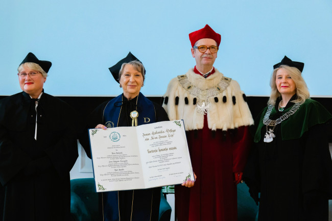 Wręczenie dyplomu doktora honoris causa SGH dr Irenie Szołomickiej-Orfinger „dr Irenie Eris”.