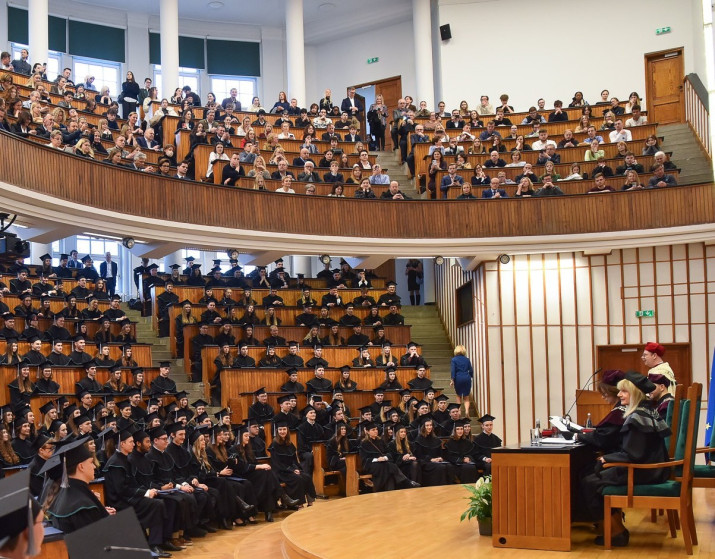 Studenci podczas uroczystości w Auli Głównej